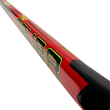 Load image into Gallery viewer, Bauer S21 Vapor Grip Ice Hockey Stick (Tyke) closeup of shaft

