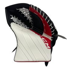 Load image into Gallery viewer, CCM Extreme Flex E5.9 Goalie Catcher Regular - Intermediate
